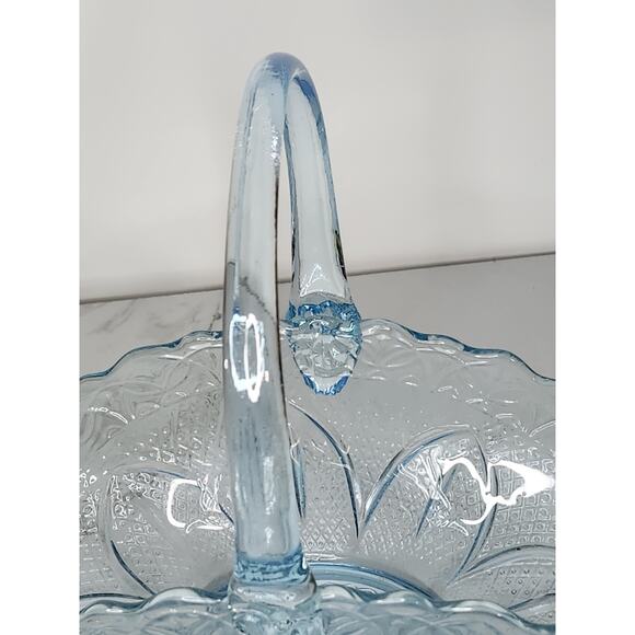 Fenton Blue Glass Basket with Handle – Daisy & Button / Starburst Pattern – - Picture 11 of 16